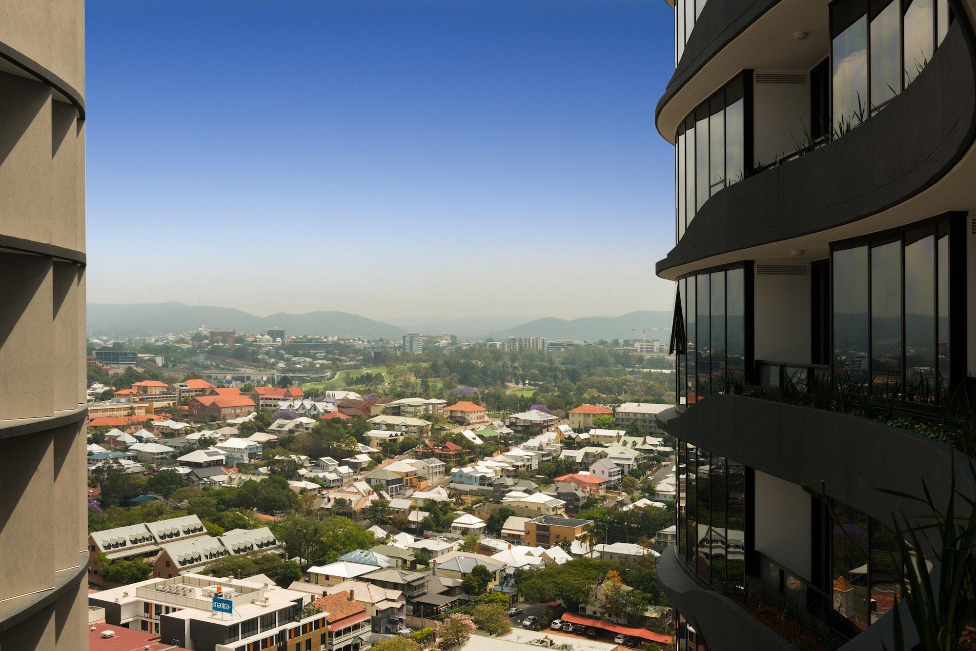 Fv By Peppers Aparthotel Brisbane Luaran gambar View of the suburb from the east