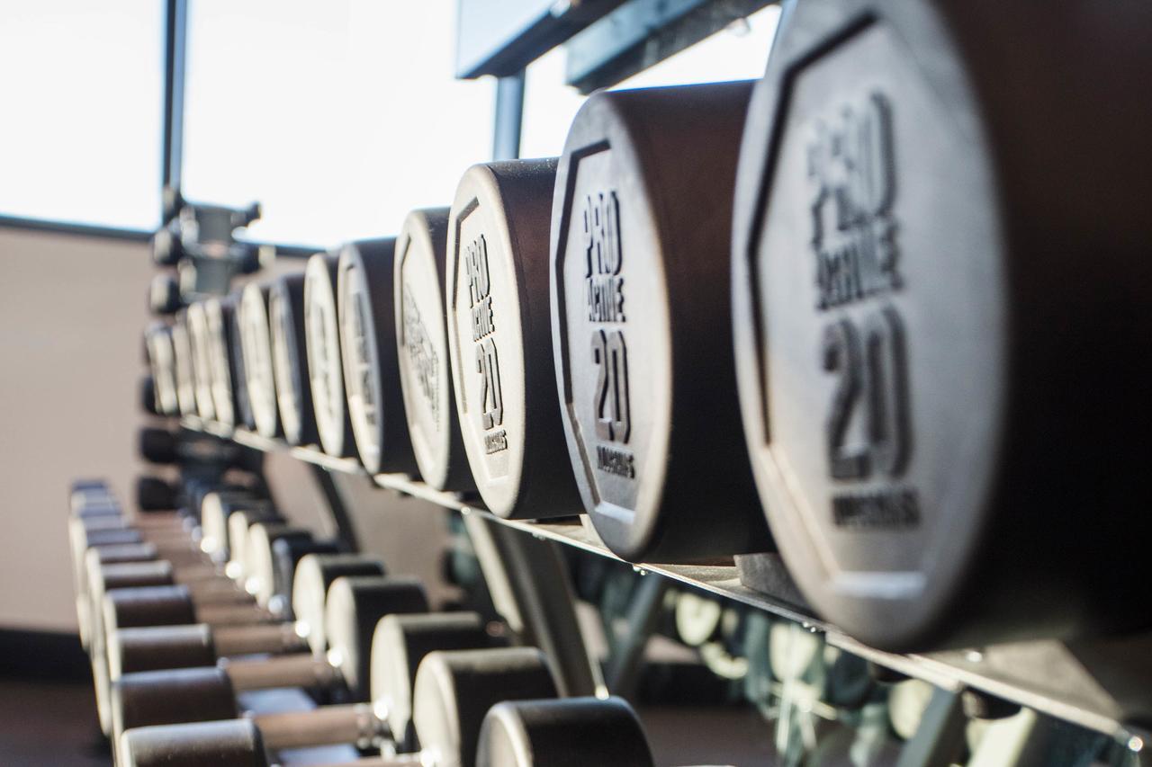 Fv By Peppers Aparthotel Brisbane Luaran gambar Dumbbells on a rack
