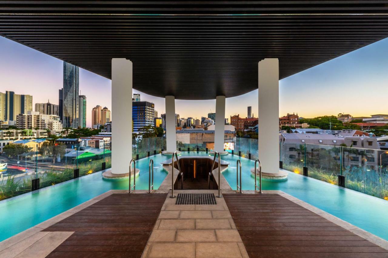 Fv By Peppers Aparthotel Brisbane Luaran gambar The pool at the rooftop of the Emporium South Bank