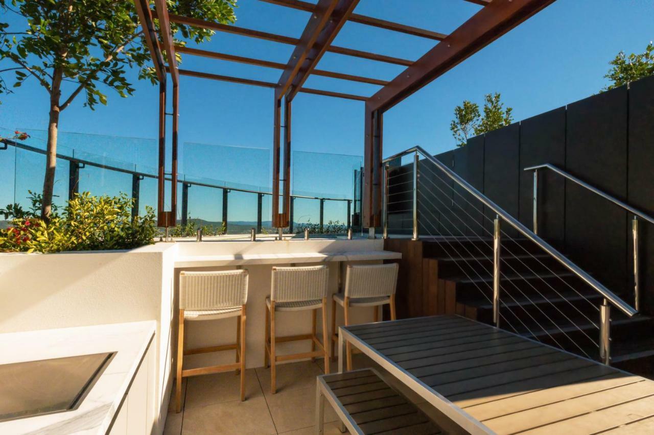 Fv By Peppers Aparthotel Brisbane Luaran gambar The rooftop bar at the Hotel